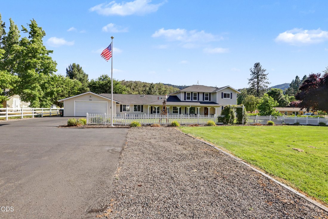 House in Medford, Oregon, United States 2 - 18450175