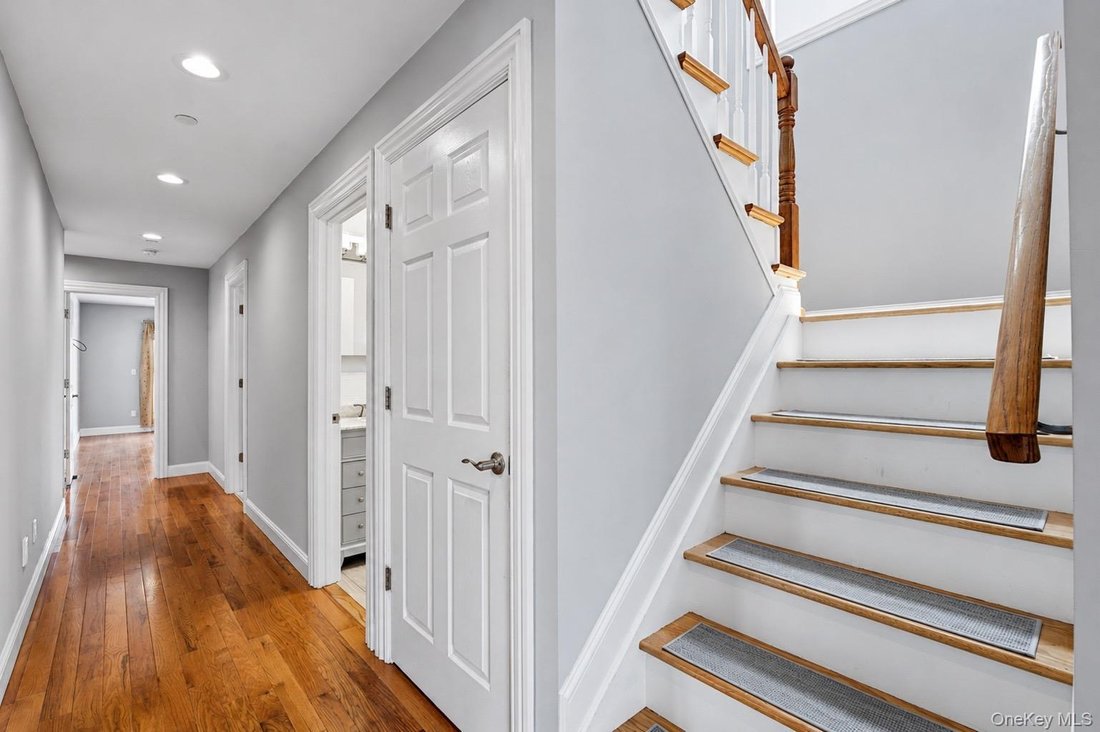 House in Lindenhurst, New York, United States 3 - 18450124