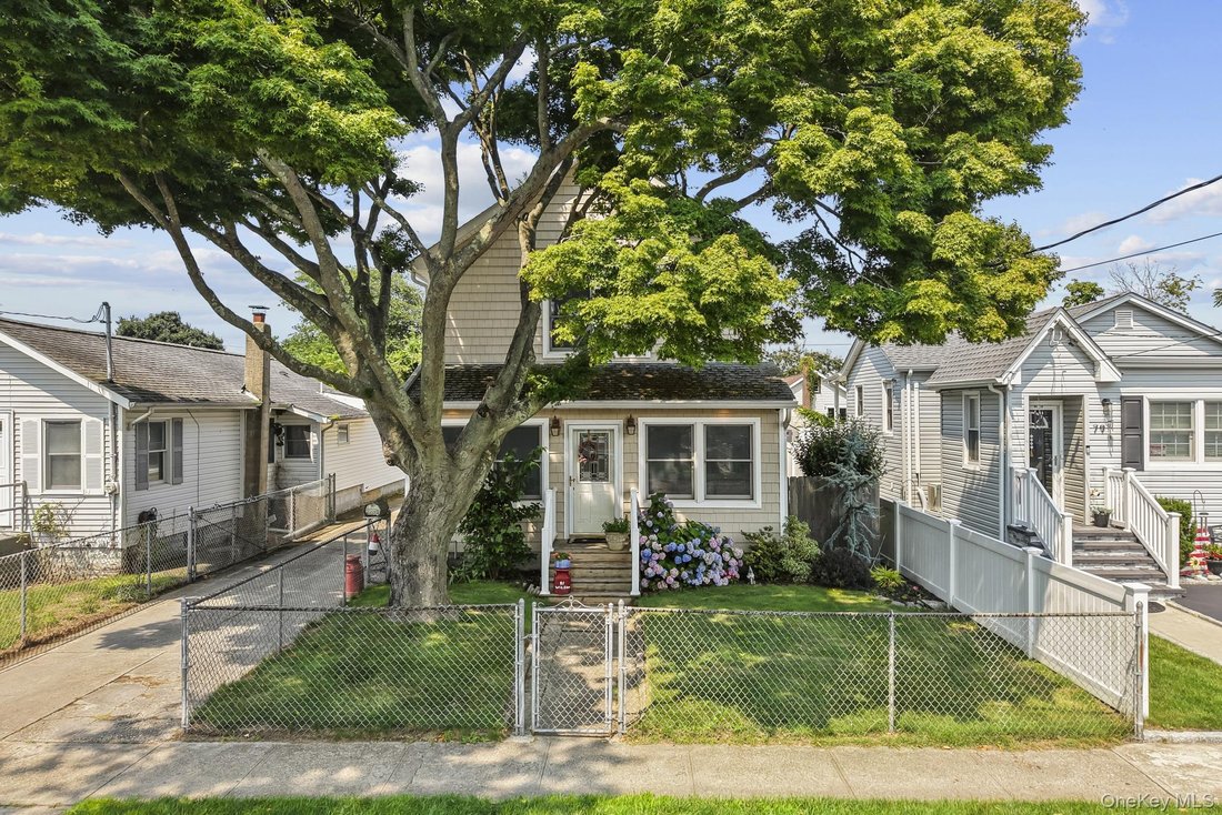 House in Amityville, New York, United States 1 - 18448562