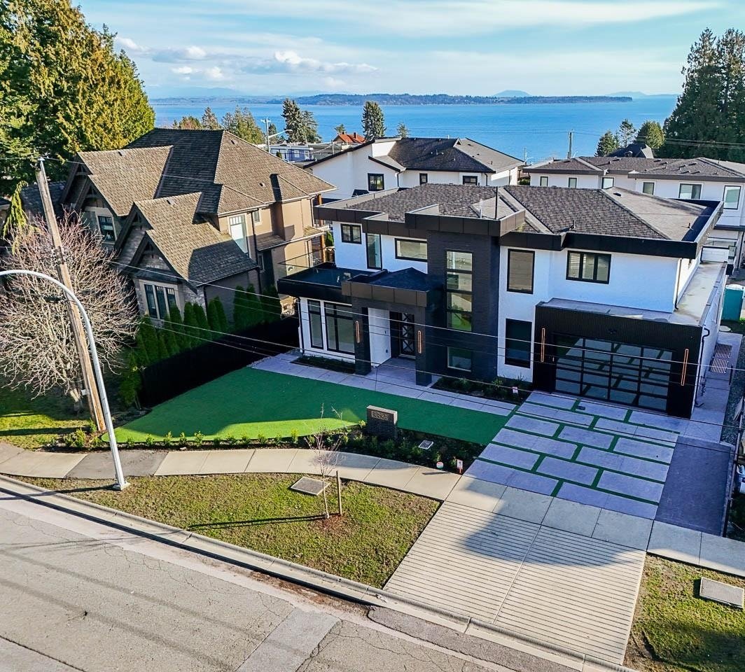 House in Surrey, British Columbia, Canada 2 - 18452362