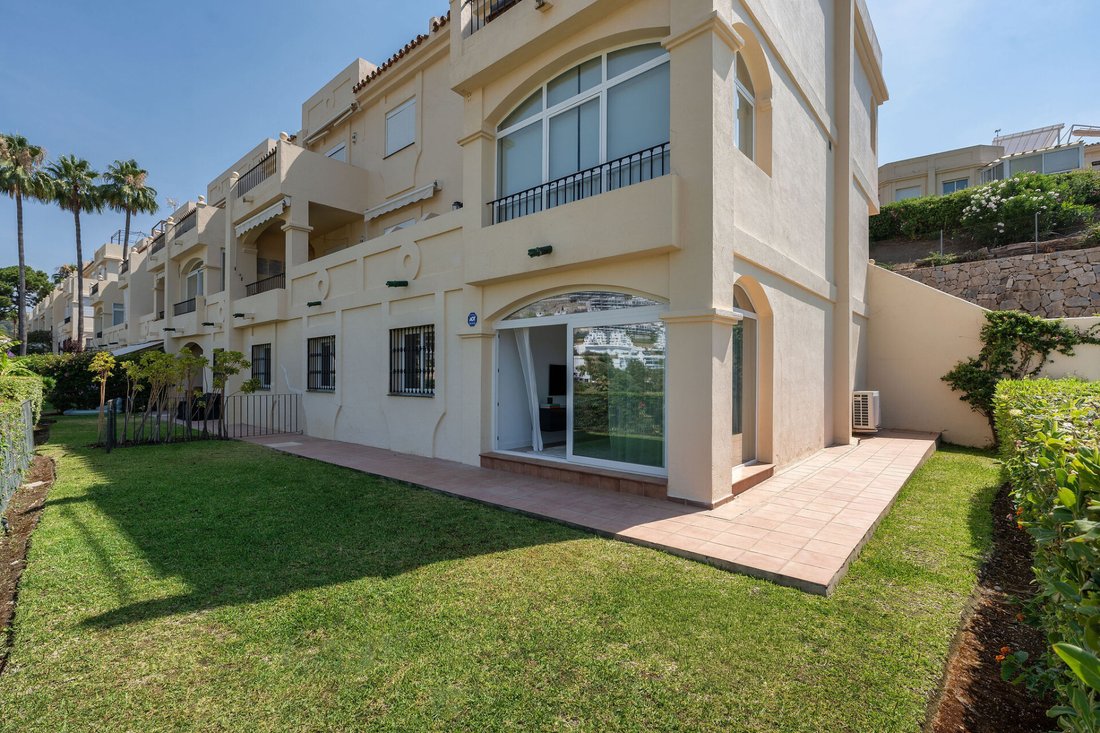 Apartment in La Quinta, Benahavis, Andalusia 1 - 18447624