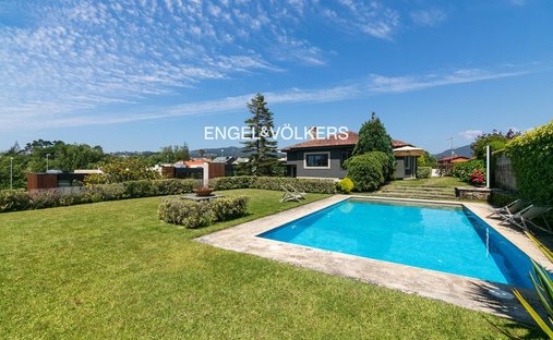 Villa in A Ramallosa, Nigran, Spain 1