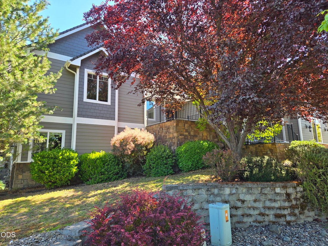 House in Grants Pass, Oregon, United States 2 - 17527478