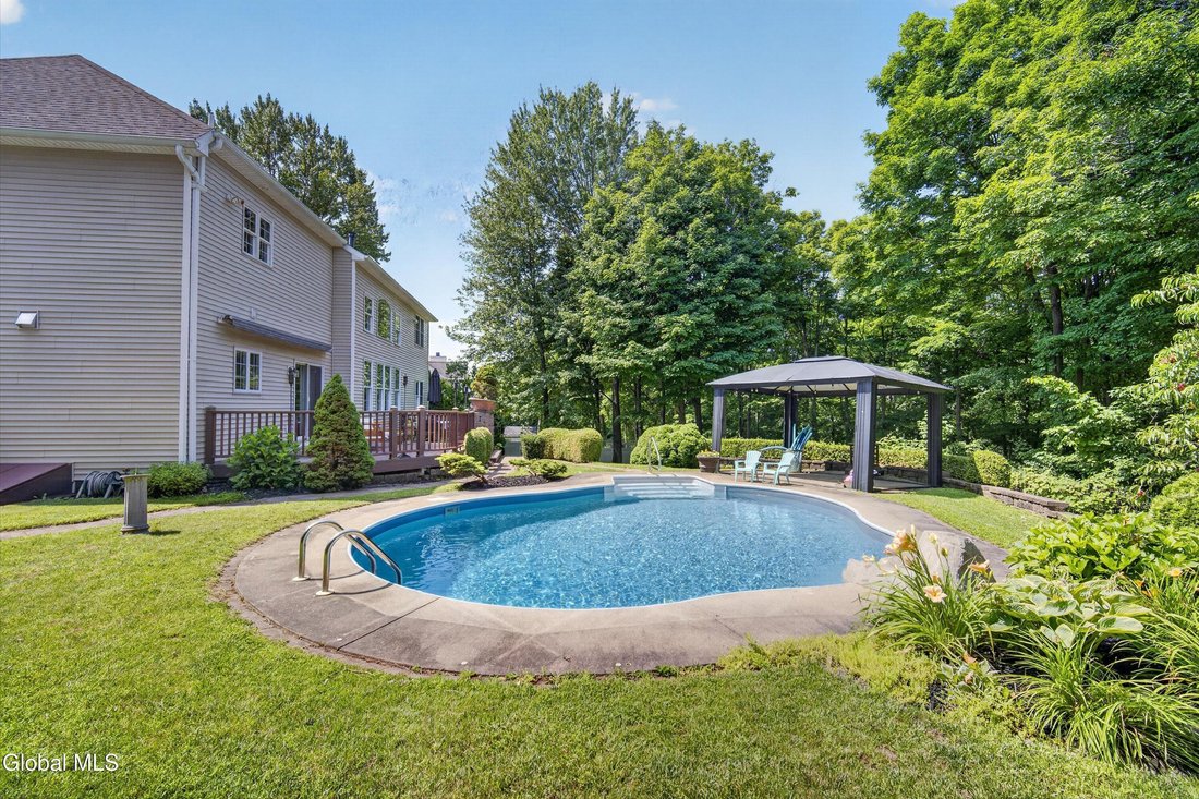 House in Halfmoon, New York, United States 4 - 18447276