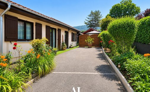 Haus in Bons-en-Chablais, Auvergne-Rhone-Alpen, Frankreich 1