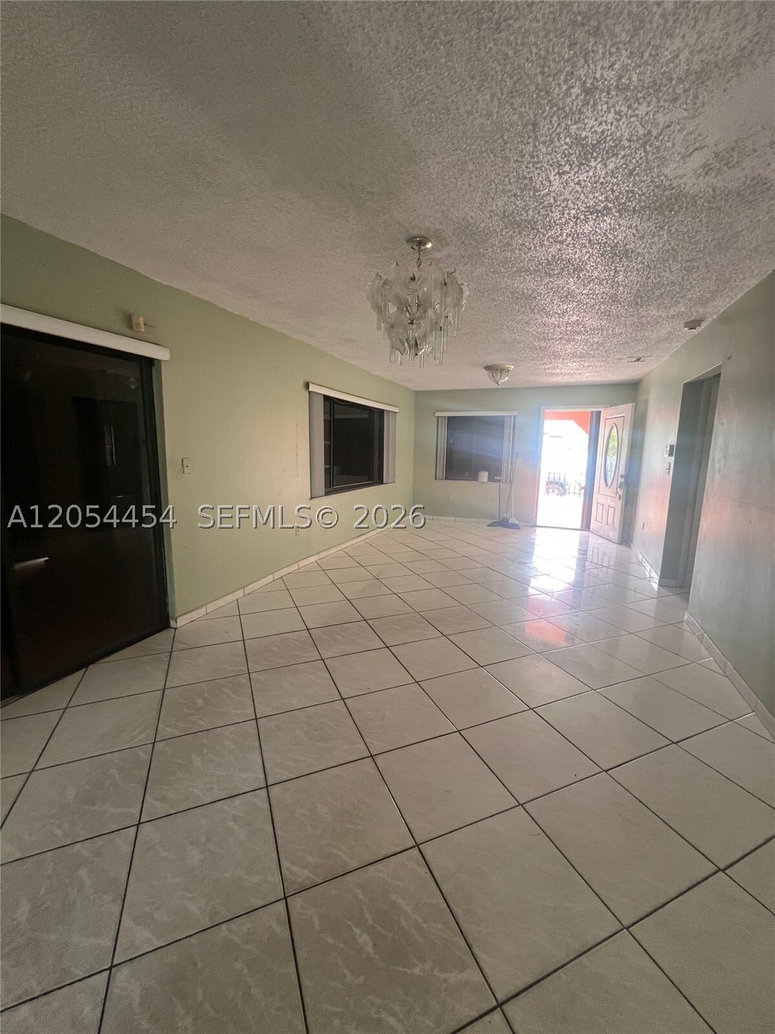 House in Hialeah, Florida, United States 5 - 18449484
