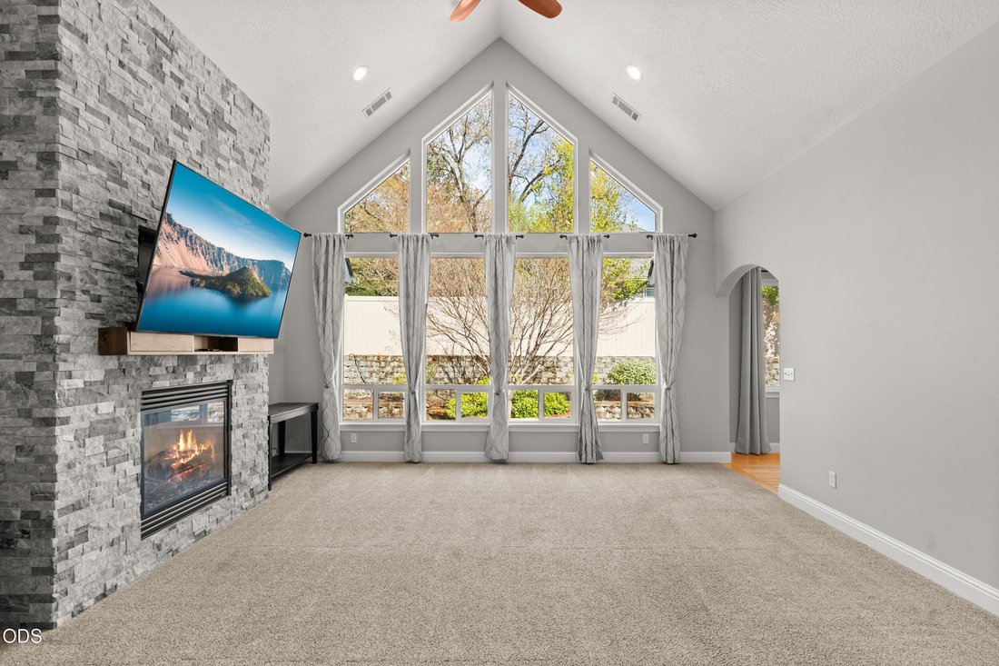 House in Grants Pass, Oregon, United States 5 - 17527478