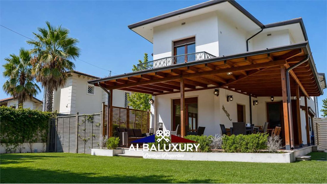 Villa in Vittoria Apuana, Forte dei Marmi, Tuscany 1 - 15347293