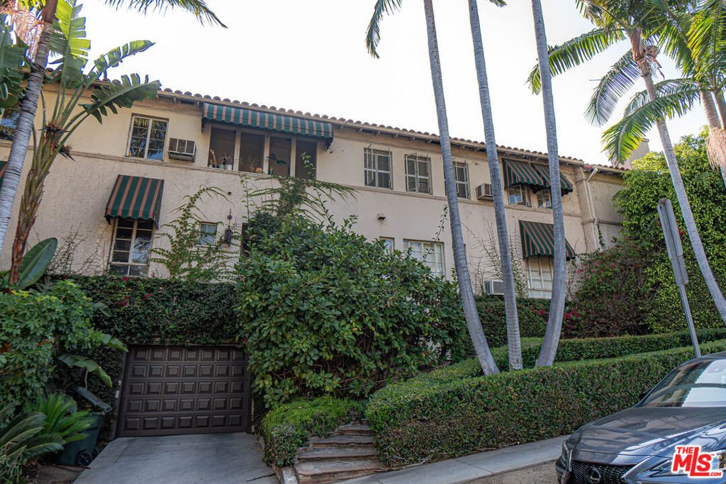Los Angeles, California, United States 2 - 18449910