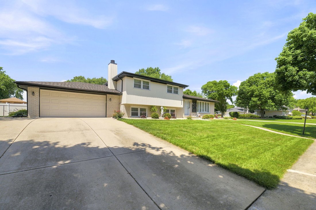 House in Darien, Illinois, United States 3 - 18447125