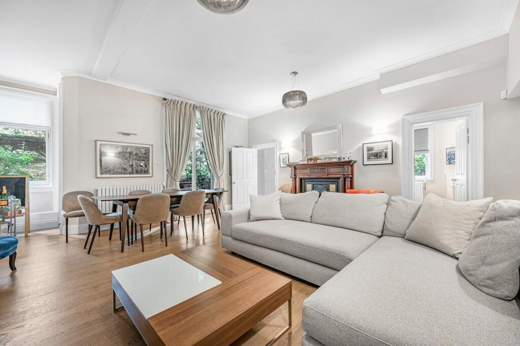 Apartment in Swiss Cottage, Camden, England 1 - 18446105