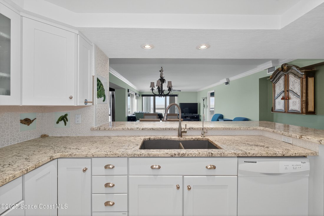 Condo in Indialantic, Florida, United States 5 - 18446297