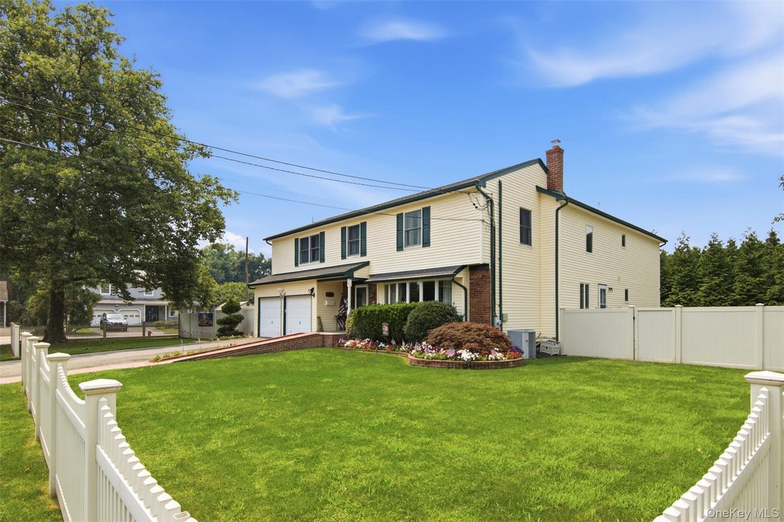 House in Syosset, New York, United States 1 - 18446341
