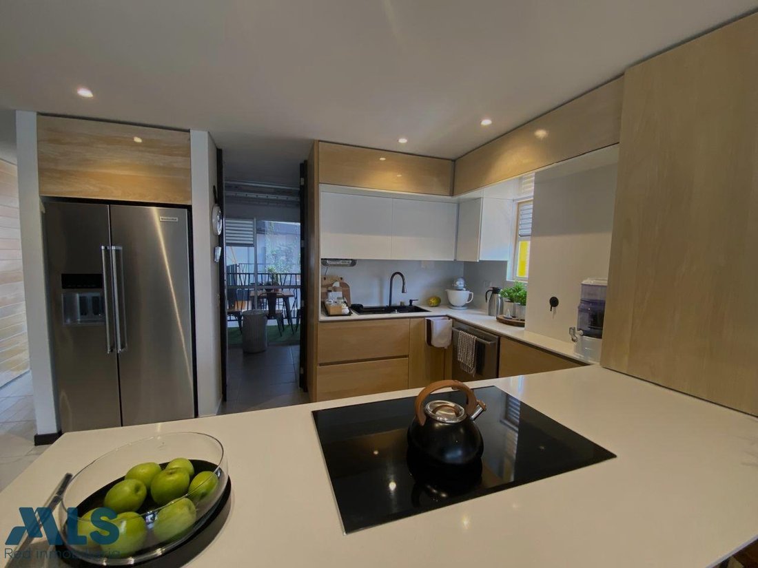 Apartment in Medellín, Antioquia, Colombia 3 - 18446951