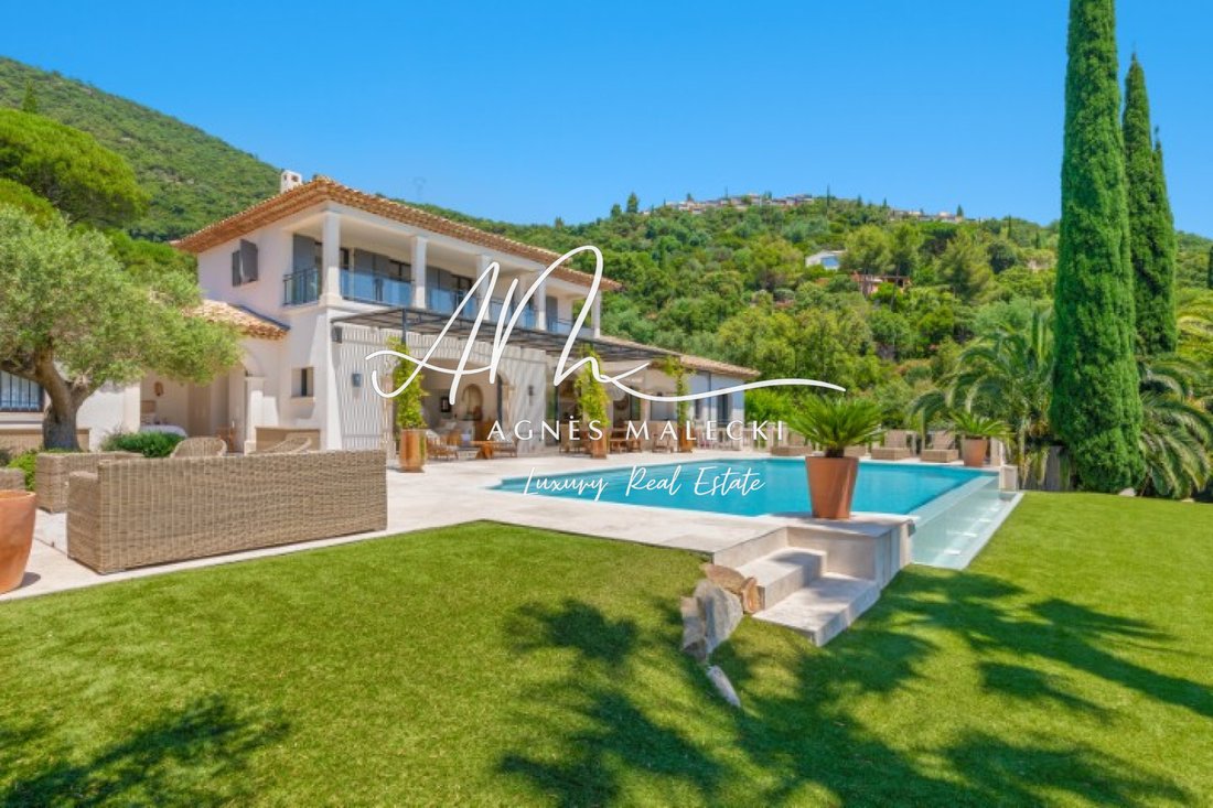 Villa in Nord, Cavalaire-sur-Mer, France 1 - 18447580
