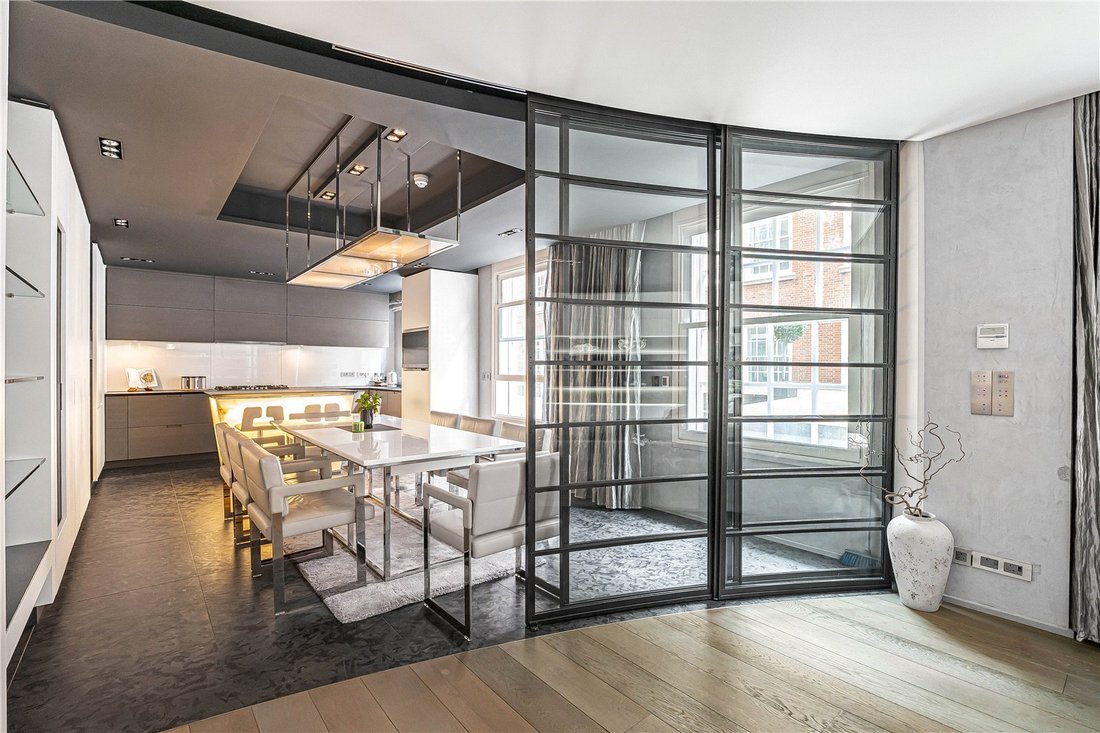 Apartment in Mayfair, Westminster, England 2 - 18447429
