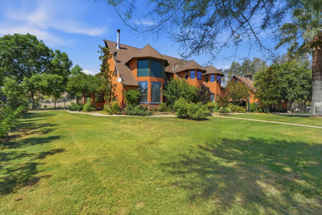 House in Exeter, California, United States 3 - 18446752