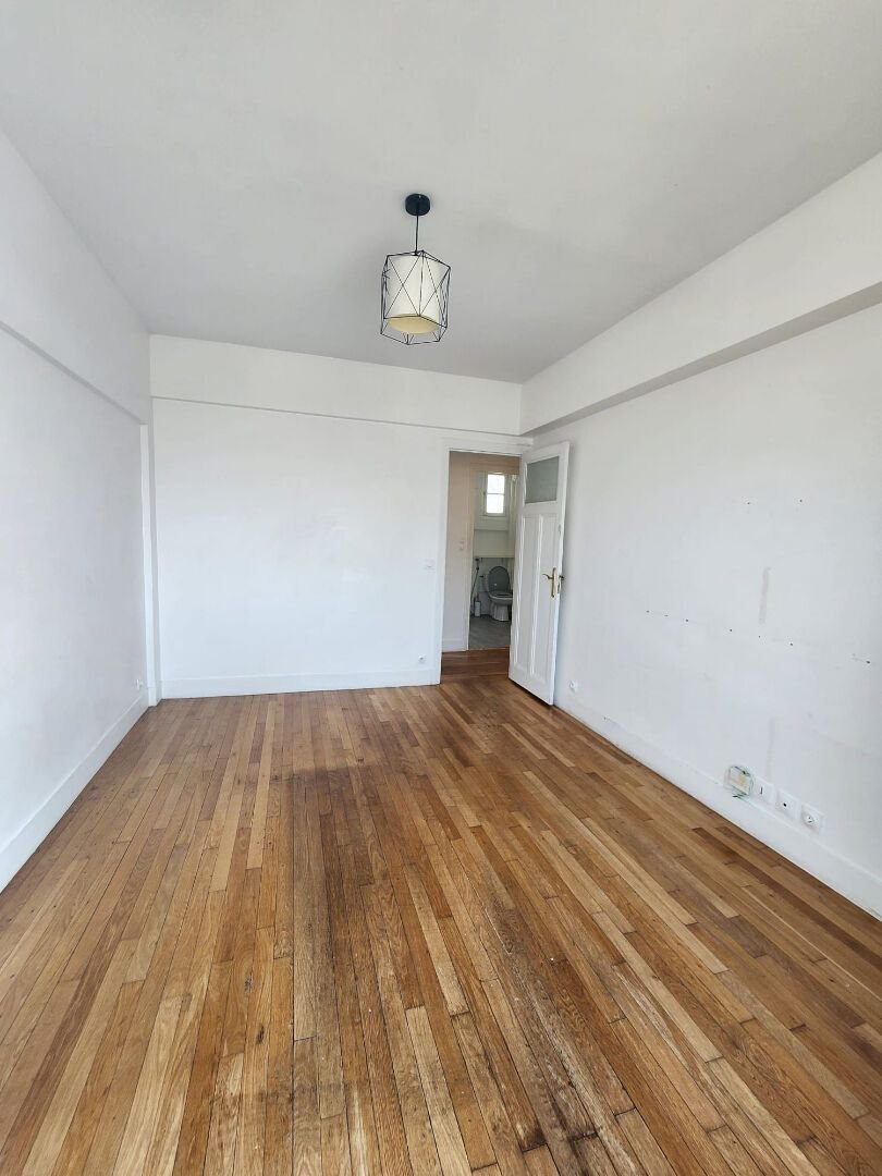 Apartment in La Plaine des Sablons, Neuilly-sur-Seine, France 3 - 18447480