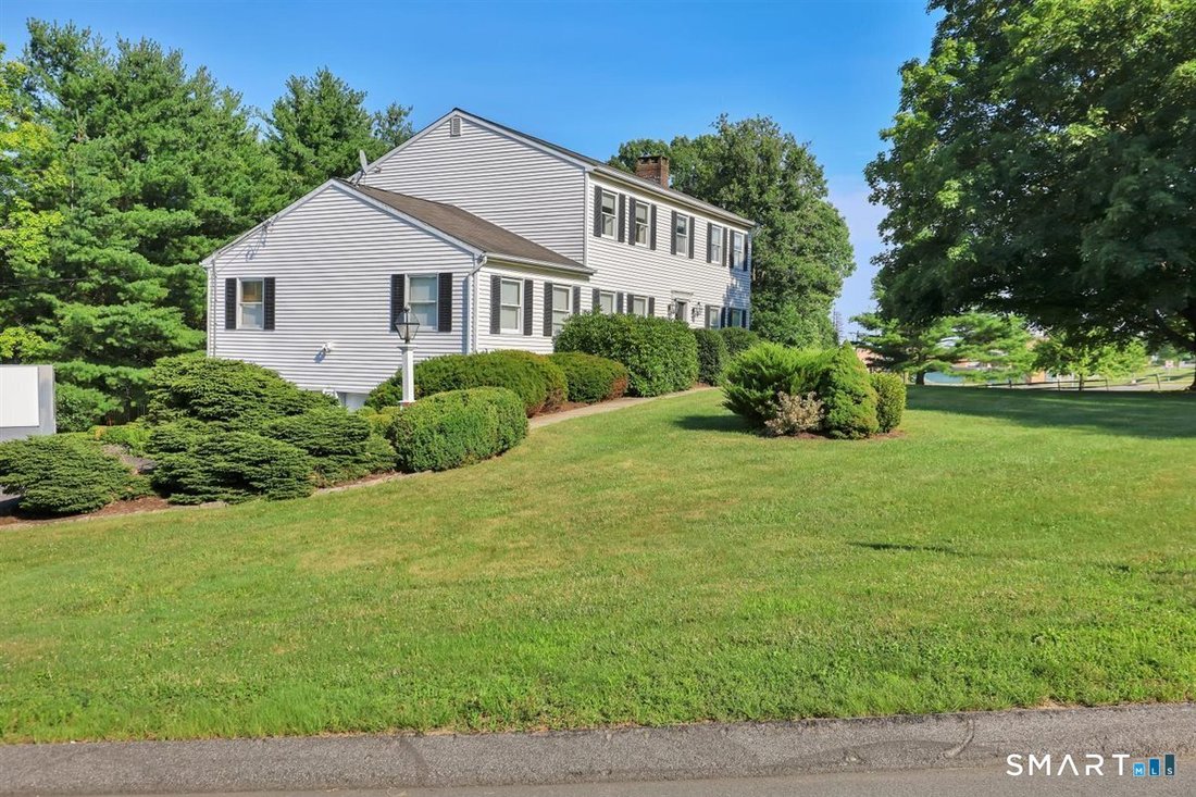 House in Danbury, Connecticut, United States 3 - 18445915