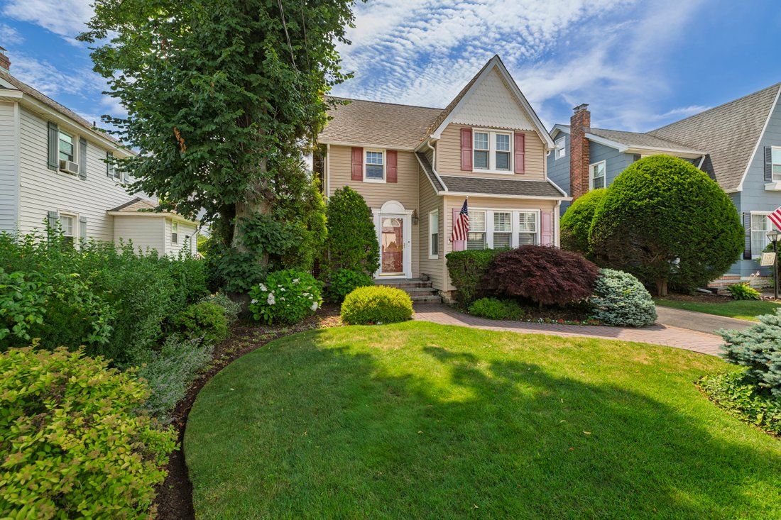 House in Rockville Centre, New York, United States 2 - 18443492