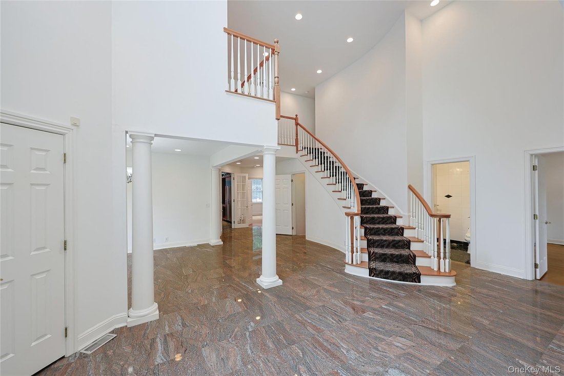 House in North Hills, New York, United States 4 - 18445571