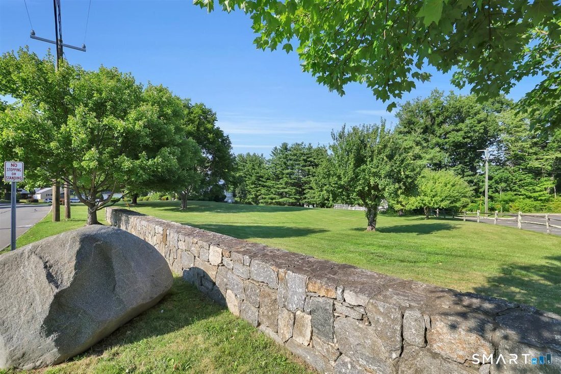 House in Danbury, Connecticut, United States 4 - 18445915