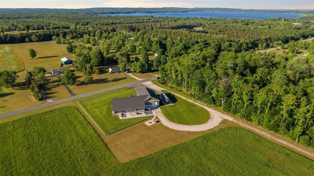 House in Bear Lake, Michigan, United States 2 - 18450318