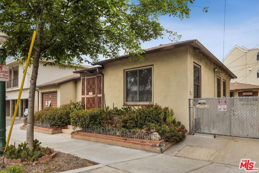 Glendale, California, United States 2 - 18449848