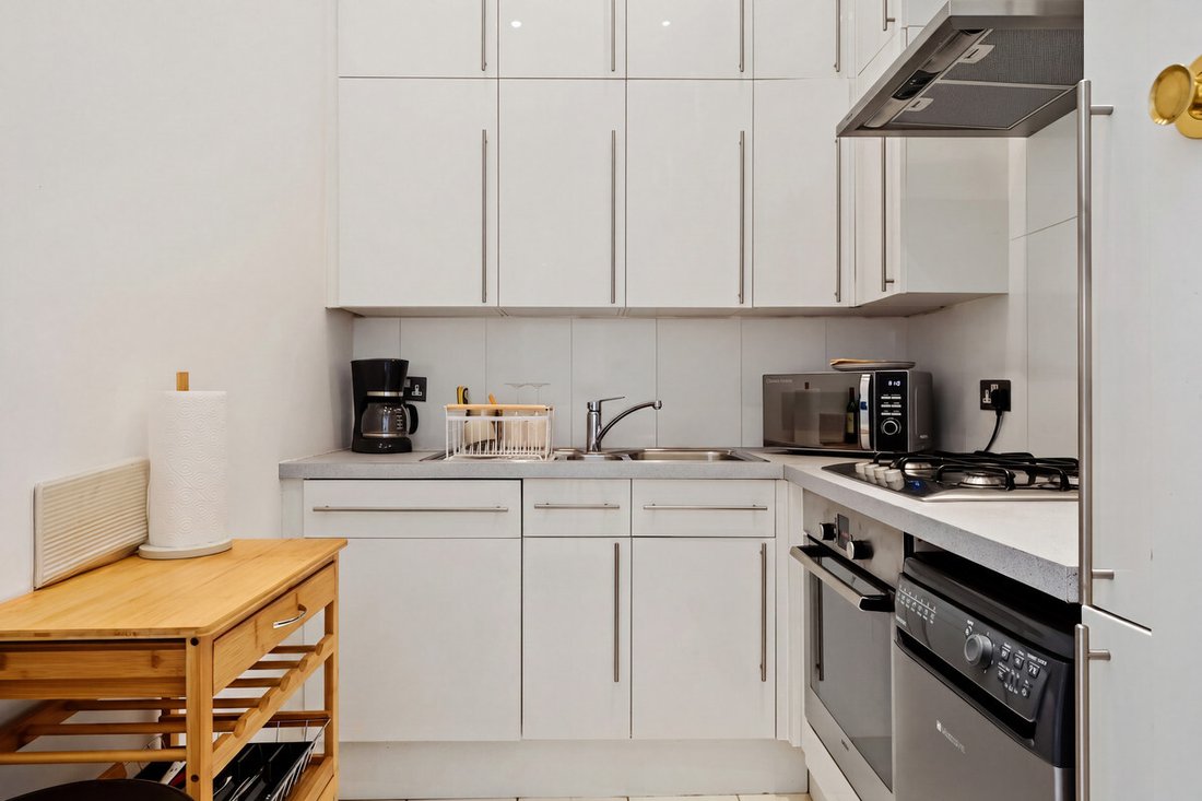 Apartment in Belsize Park, Camden, England 5 - 18451536