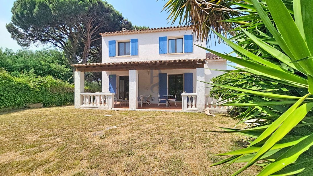 Villa in Exterieurs, Frejus, France 2 - 18449861