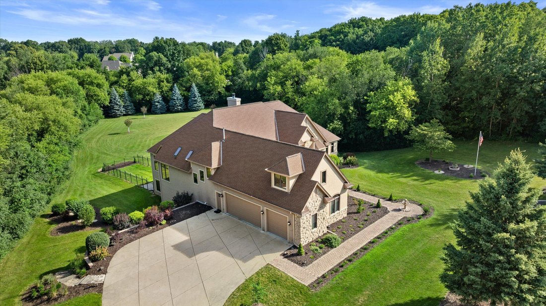 House in Hubertus, Wisconsin, United States 3 - 18450764