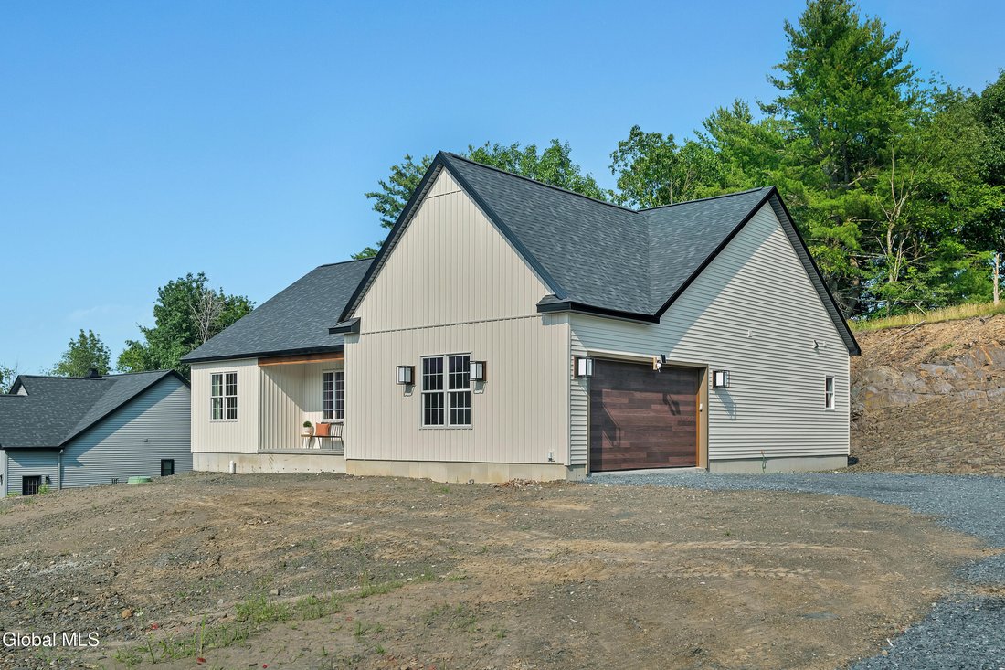 House in Brunswick, New York, United States 3 - 18450927