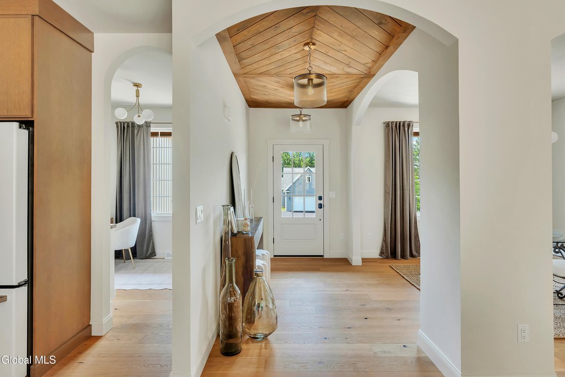 House in Brunswick, New York, United States 4 - 18450927