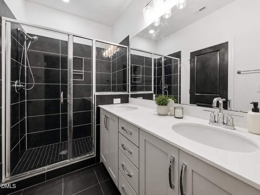 Townhouse in Cary, North Carolina, United States 3 - 18450353