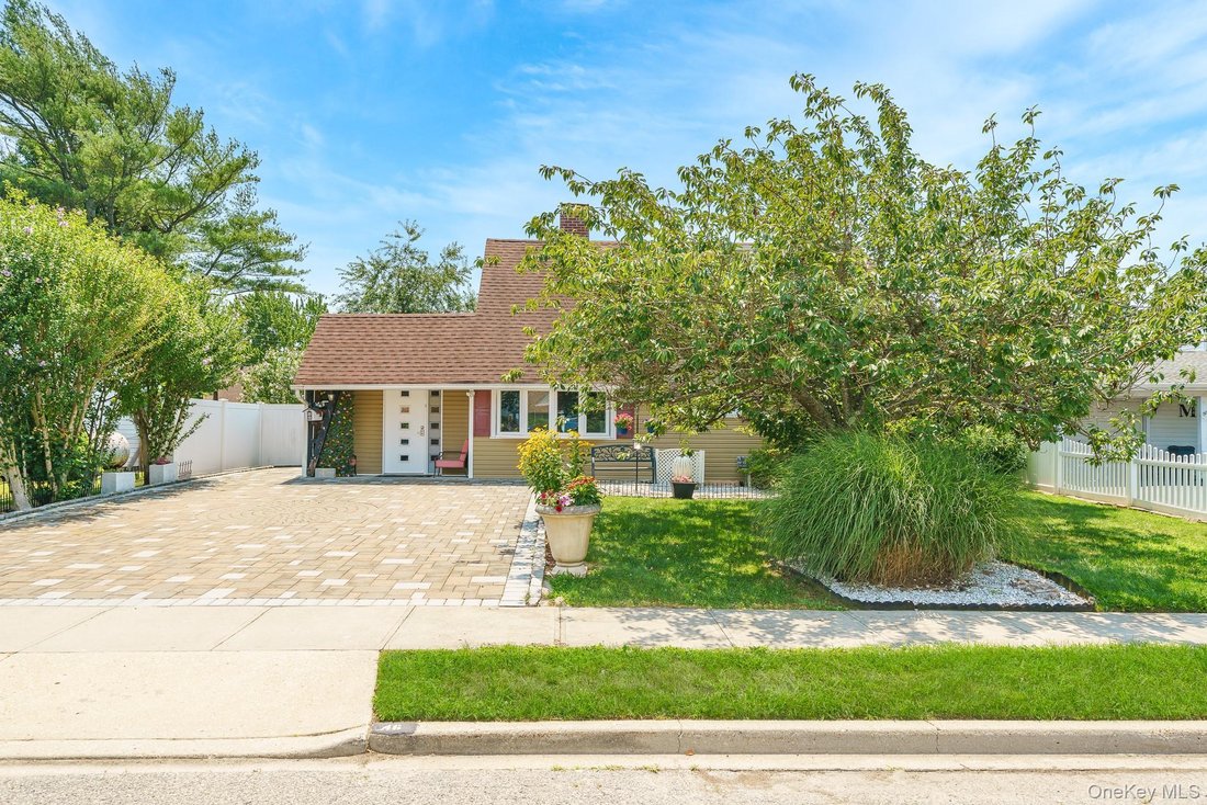 House in Levittown, New York, United States 2 - 18452046