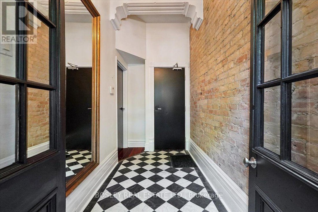 House in Toronto, Ontario, Canada 4 - 18452232
