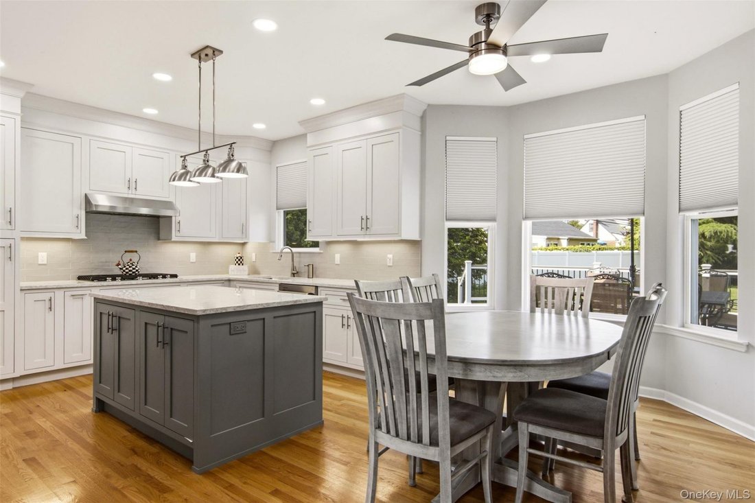 House in Commack, New York, United States 4 - 18452227