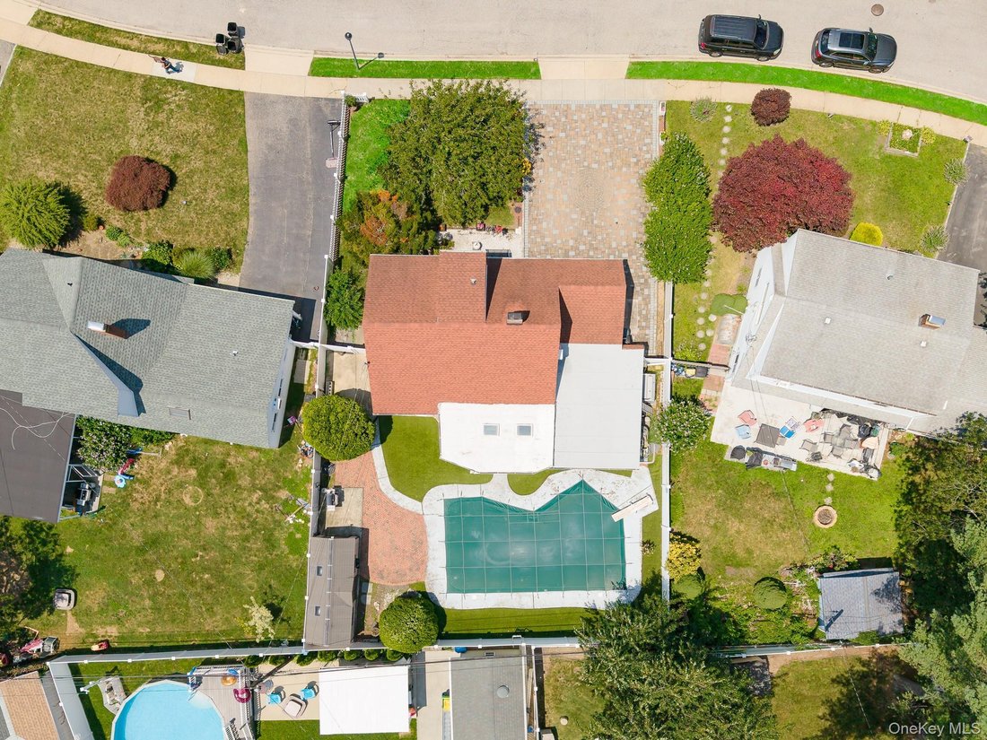 House in Levittown, New York, United States 5 - 18452046