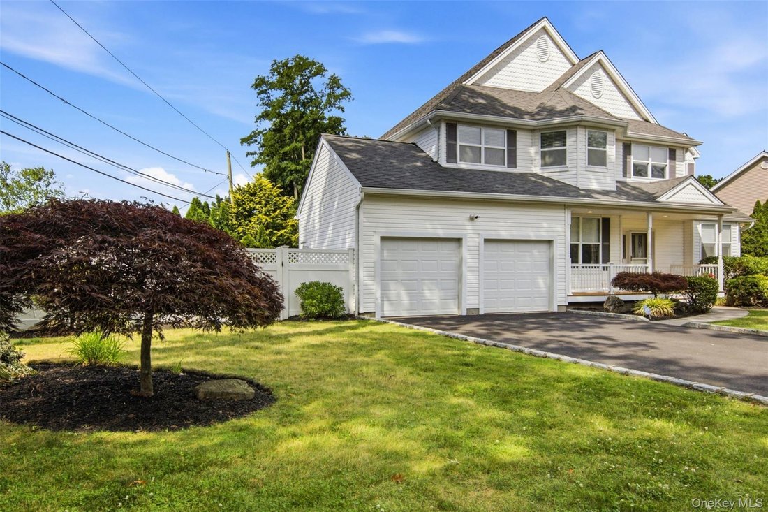 House in Commack, New York, United States 2 - 18452227