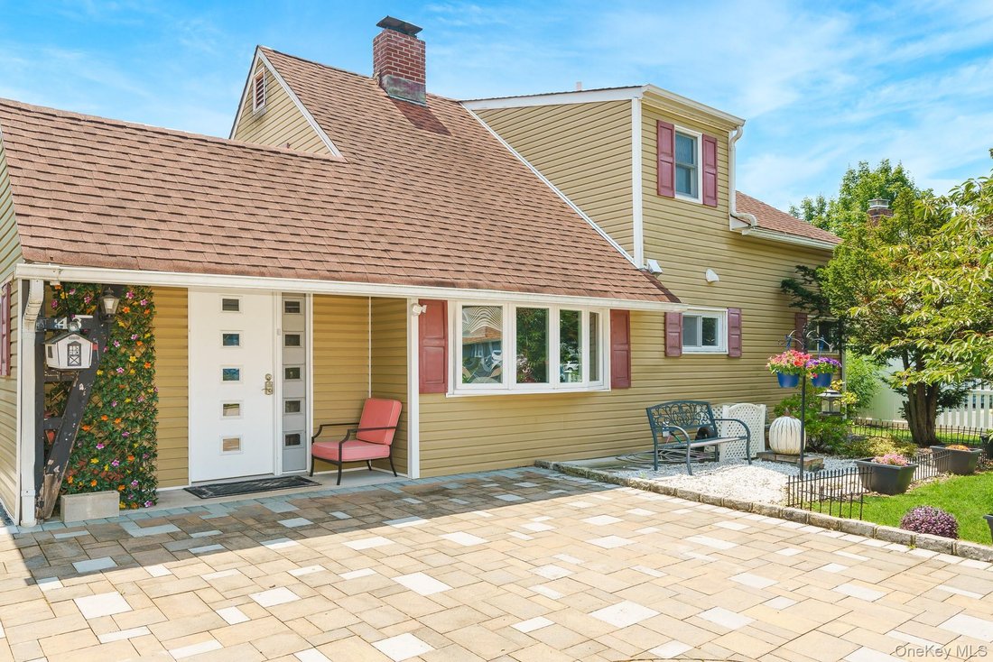 House in Levittown, New York, United States 4 - 18452046