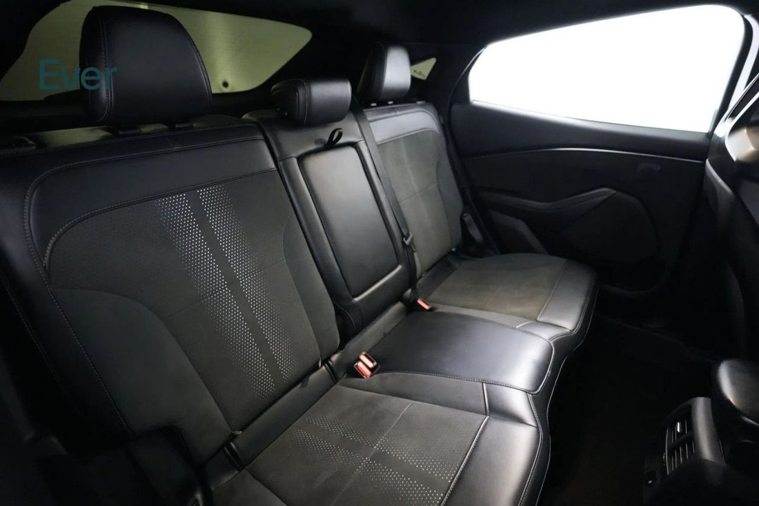Suv in San Francisco, CA, United States 5 - 18032274