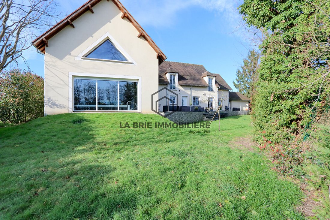 Villa in Le Reveillon, Villecresnes, France 2 - 18452005