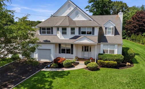 House in Commack, New York, United States 1