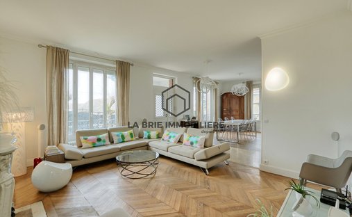 House in Les Sablons, Villecresnes, France 1
