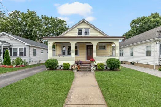 House in Cranston, Rhode Island, United States 1 - 18453109