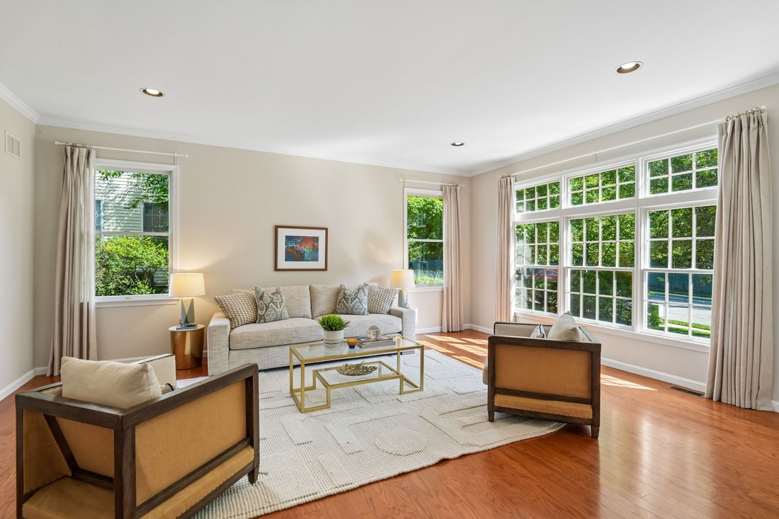 West Orange, New Jersey, United States 5 - 18452713