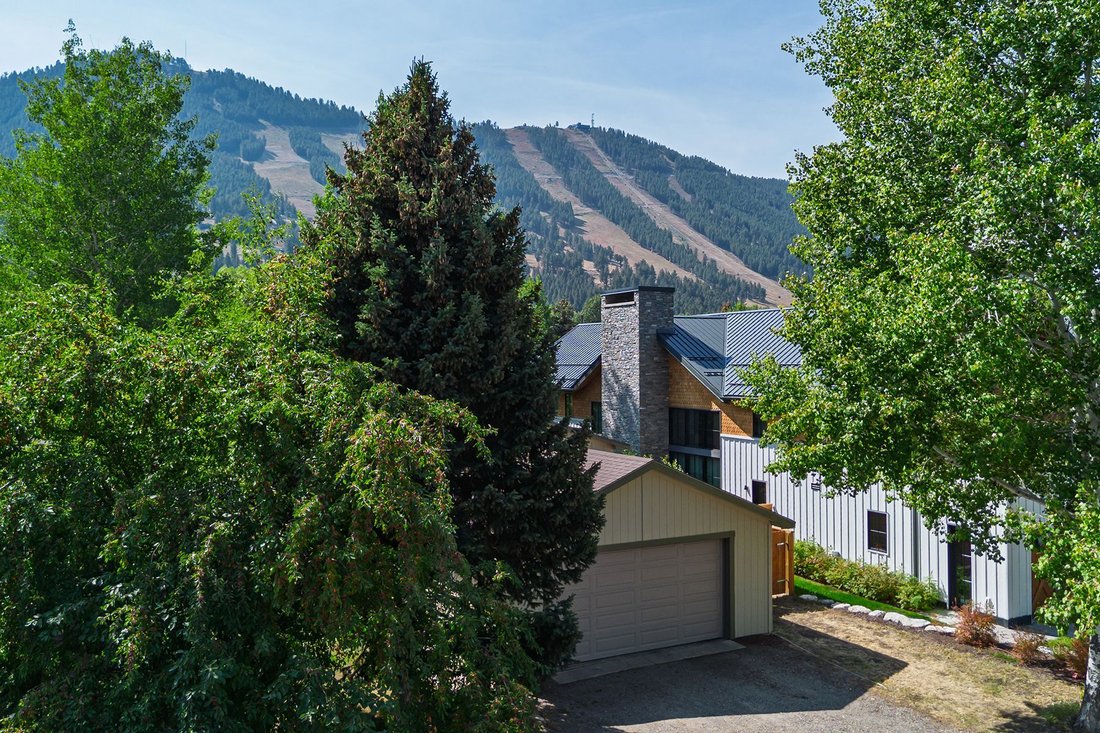 Jackson, Wyoming, United States 2 - 18452720