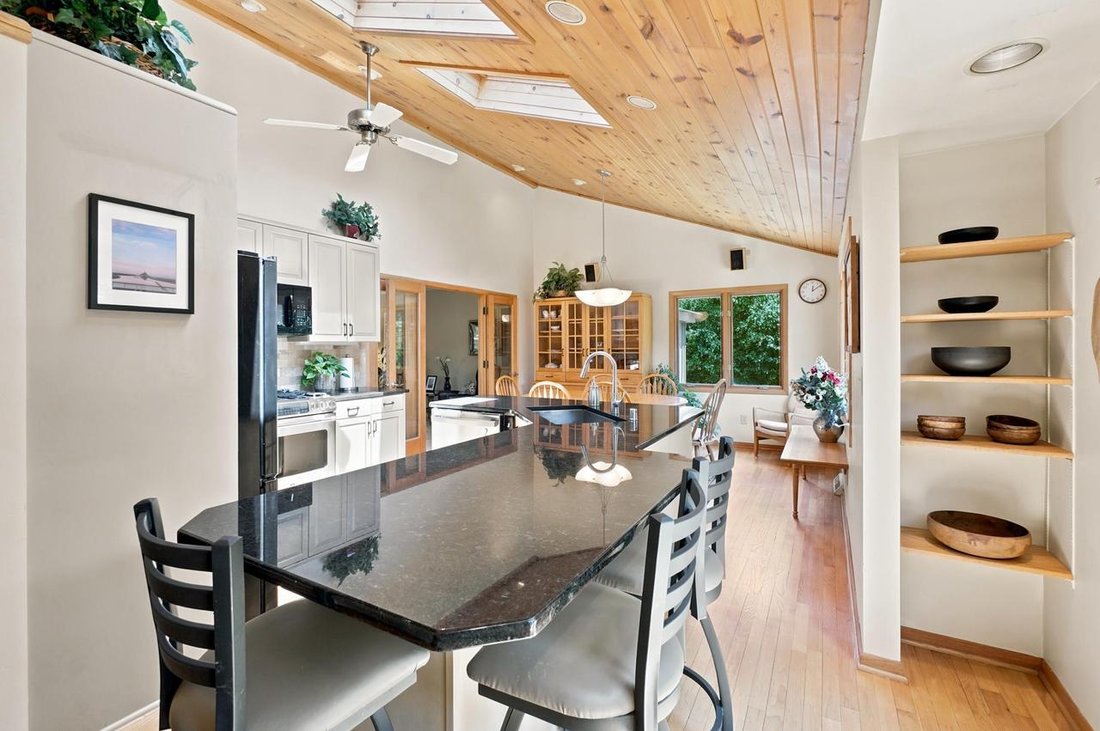 House in Waukesha, Wisconsin, United States 5 - 18452882