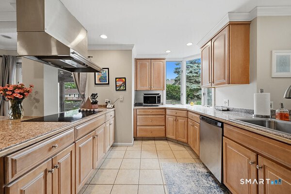 House in Stratford, Connecticut, United States 5 - 18452774
