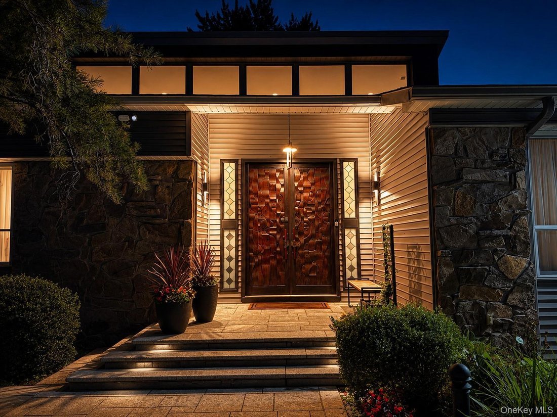 House in Woodbury, New York, United States 2 - 18452835